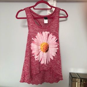 Pink tank top with flower 🌸